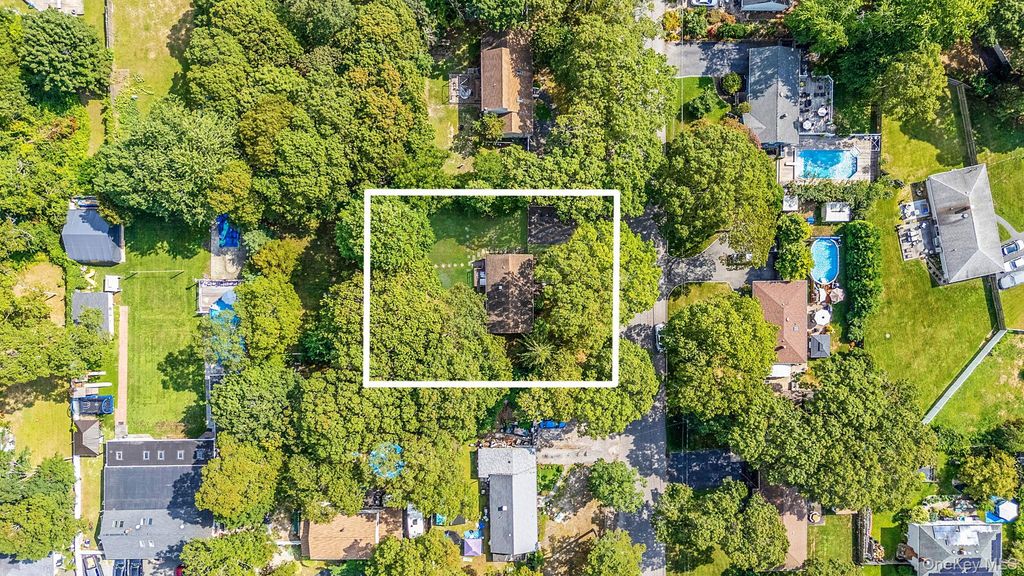 139 Washington Avenue, Mastic Beach, NY 11951