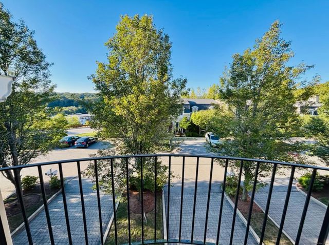 19 Thermos Avenue 5, Norwich, CT 06360