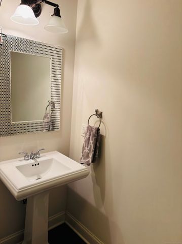 19 Thermos Avenue 5, Norwich, CT 06360