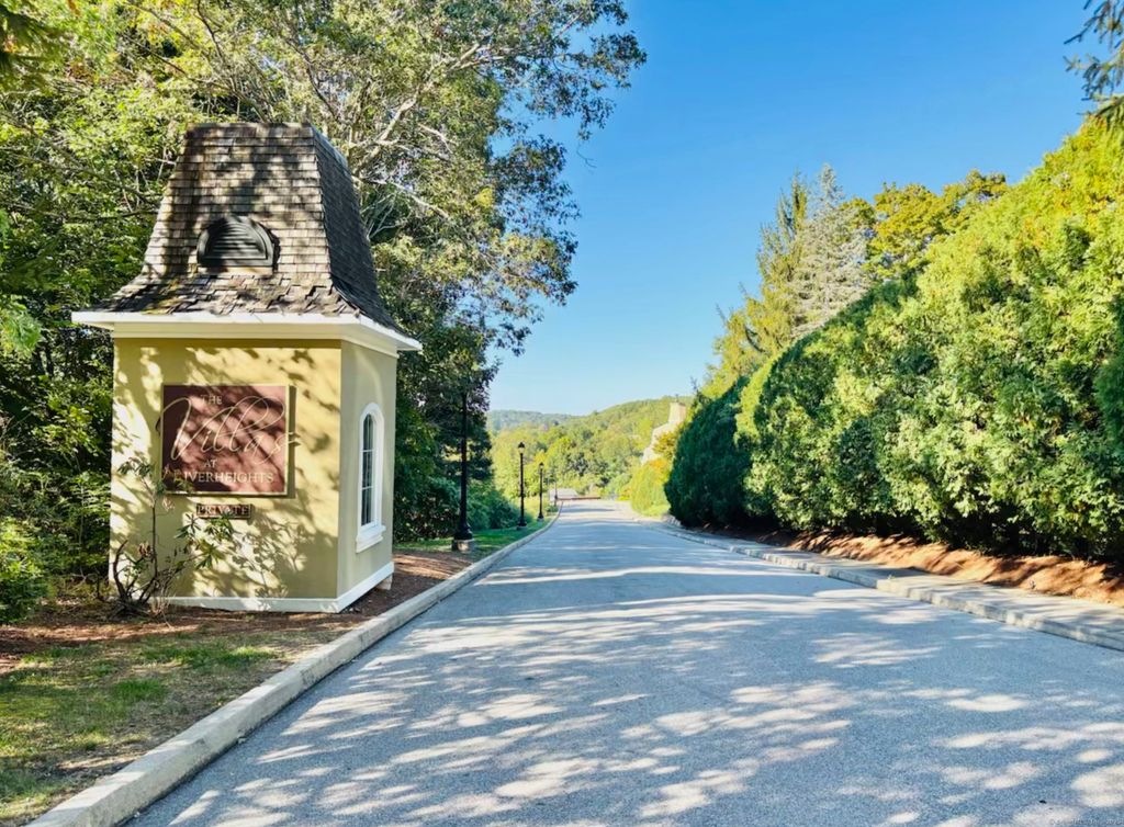 19 Thermos Avenue 5, Norwich, CT 06360