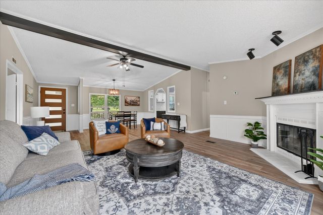 134 Classic Country Court, Springtown, TX 76082