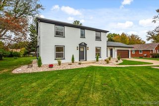 27 S Canterbury Road, Aurora, IL 60506