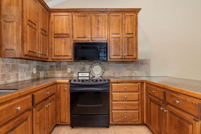 34 Brighton Bay 34, Monkey Island, OK 74331