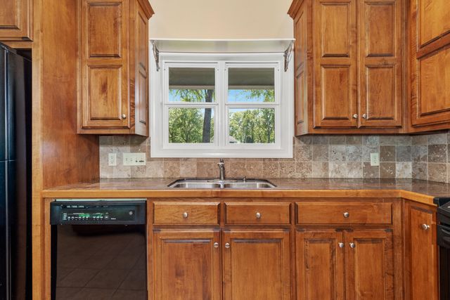 34 Brighton Bay 34, Monkey Island, OK 74331