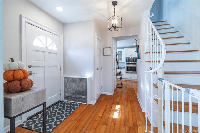 601 Lakeview Avenue, Rockville Centre, NY 11570