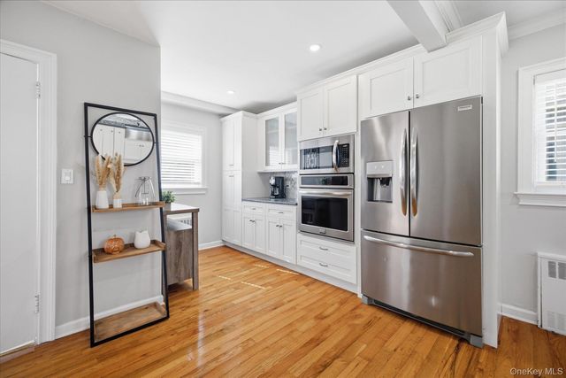 601 Lakeview Avenue, Rockville Centre, NY 11570