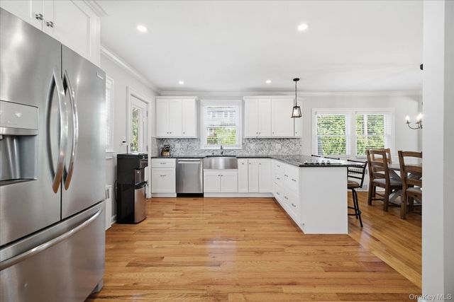 601 Lakeview Avenue, Rockville Centre, NY 11570