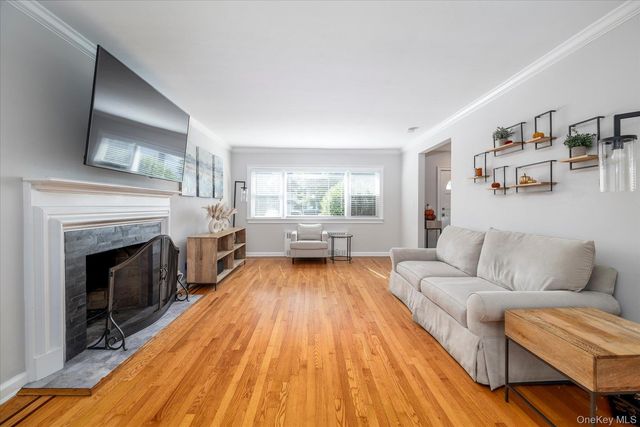 601 Lakeview Avenue, Rockville Centre, NY 11570
