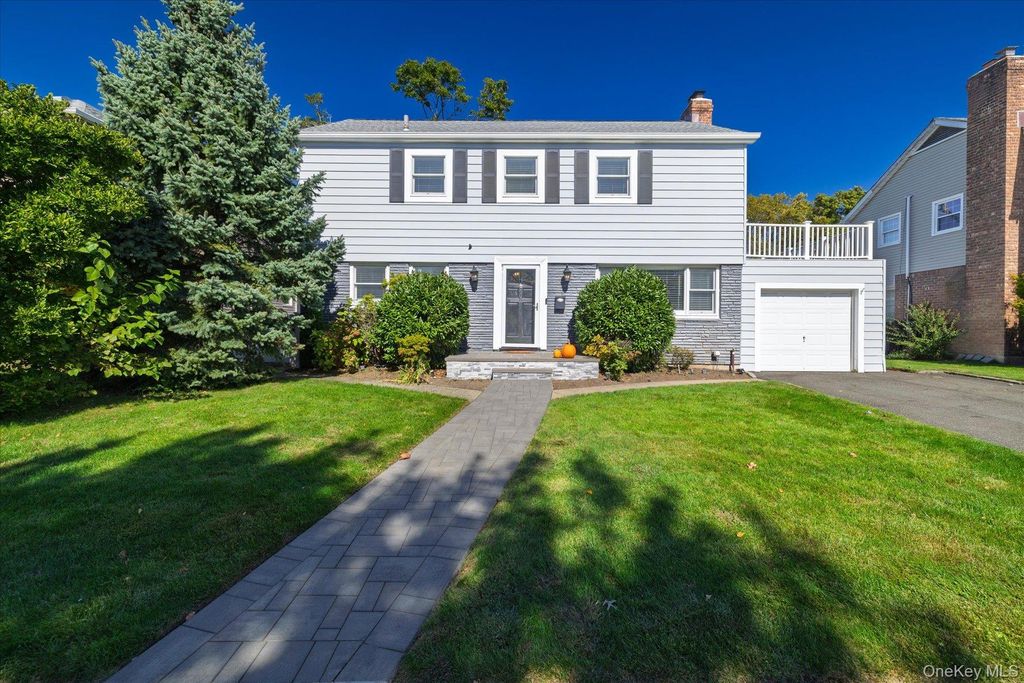601 Lakeview Avenue, Rockville Centre, NY 11570