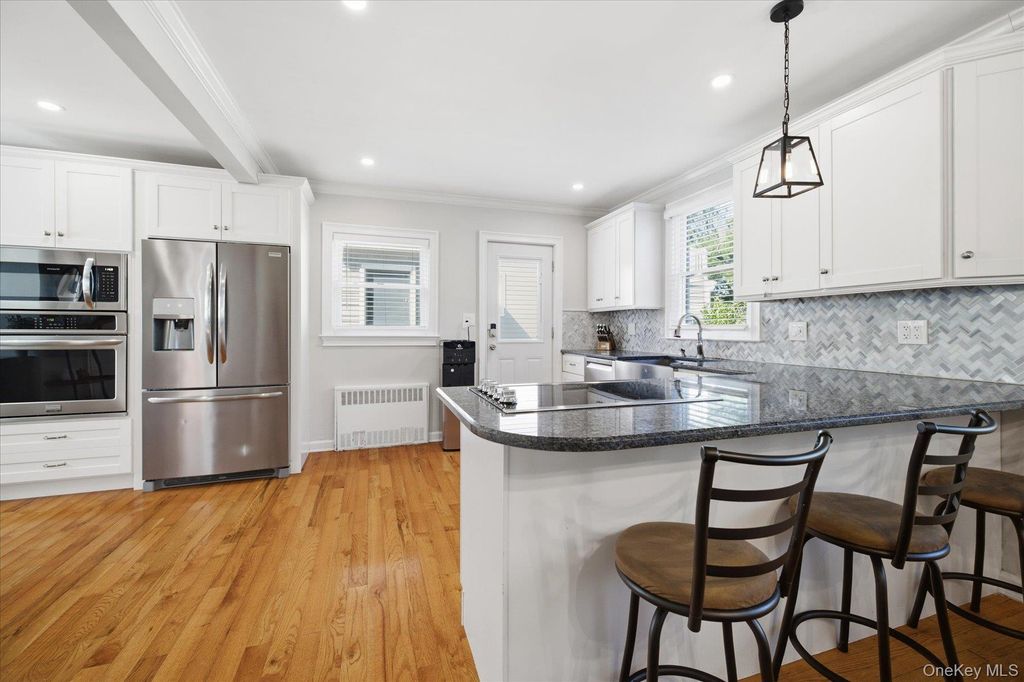 601 Lakeview Avenue, Rockville Centre, NY 11570 — photo 4