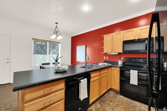 7902 S DOVE CREEK LN, West Jordan, UT 84081