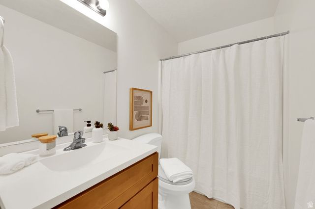 7902 S DOVE CREEK LN, West Jordan, UT 84081