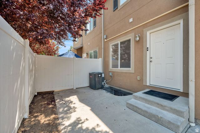 7902 S DOVE CREEK LN, West Jordan, UT 84081
