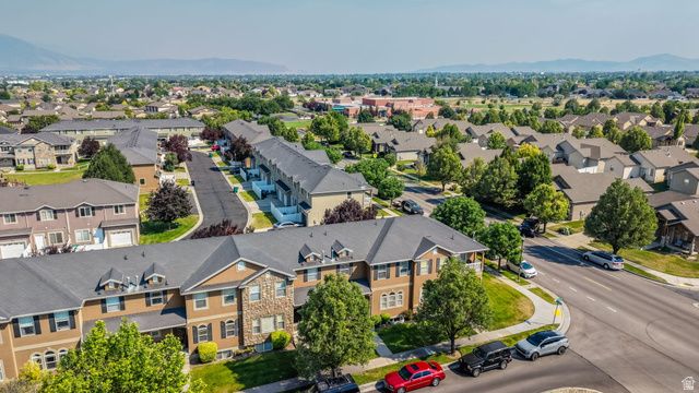 7902 S DOVE CREEK LN, West Jordan, UT 84081