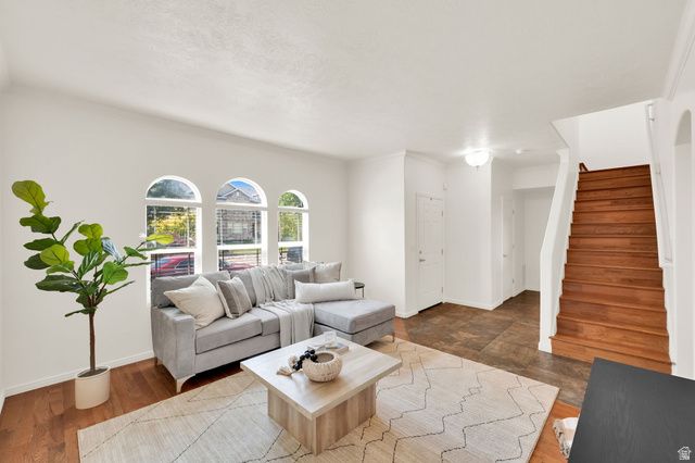 7902 S DOVE CREEK LN, West Jordan, UT 84081