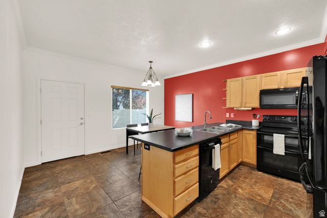 7902 S DOVE CREEK LN, West Jordan, UT 84081