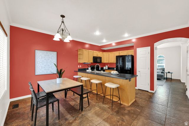 7902 S DOVE CREEK LN, West Jordan, UT 84081
