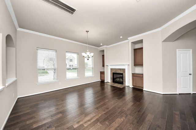 4002 Broadmoor Drive, Mont Belvieu, TX 77523