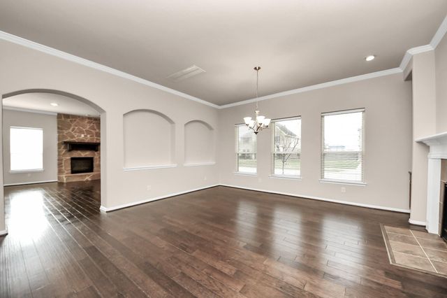 4002 Broadmoor Drive, Mont Belvieu, TX 77523