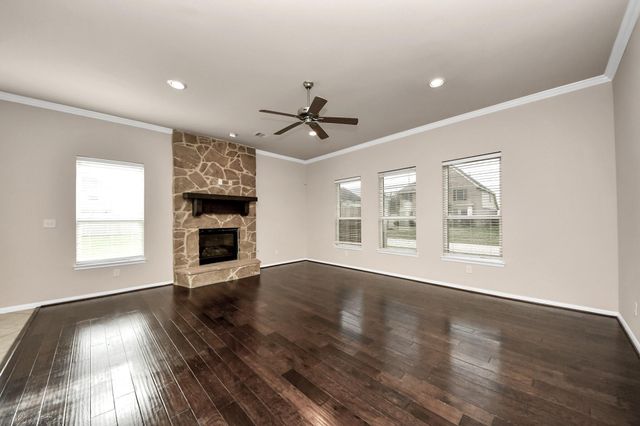 4002 Broadmoor Drive, Mont Belvieu, TX 77523