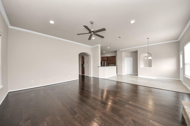 4002 Broadmoor Drive, Mont Belvieu, TX 77523