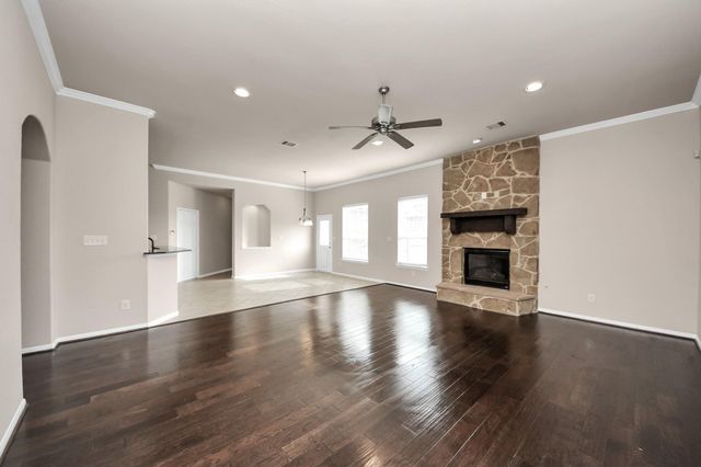 4002 Broadmoor Drive, Mont Belvieu, TX 77523