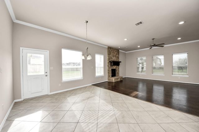 4002 Broadmoor Drive, Mont Belvieu, TX 77523