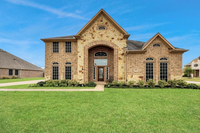 4002 Broadmoor Drive, Mont Belvieu, TX 77523
