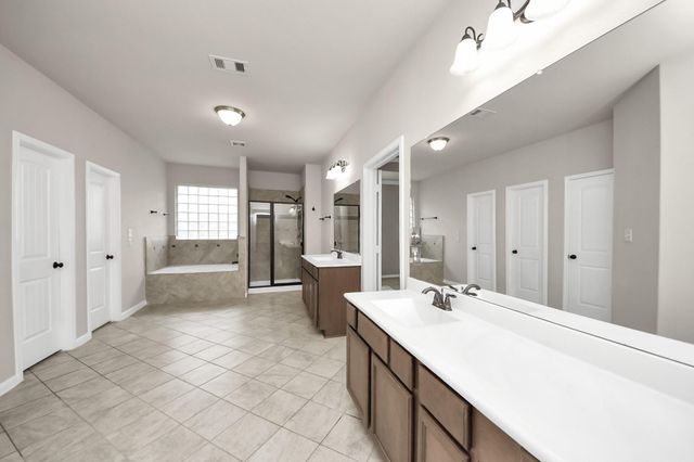 4002 Broadmoor Drive, Mont Belvieu, TX 77523