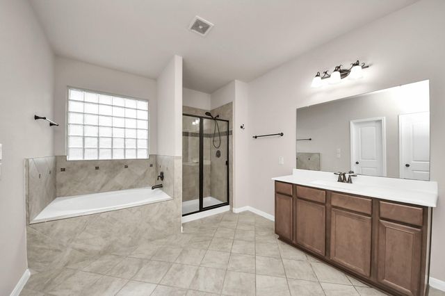 4002 Broadmoor Drive, Mont Belvieu, TX 77523