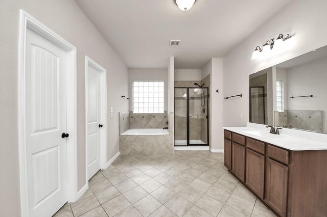 4002 Broadmoor Drive, Mont Belvieu, TX 77523