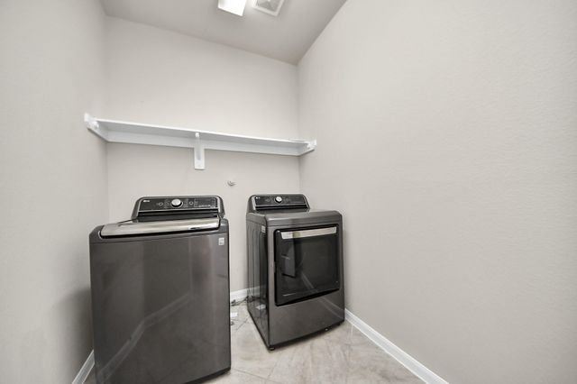 4002 Broadmoor Drive, Mont Belvieu, TX 77523