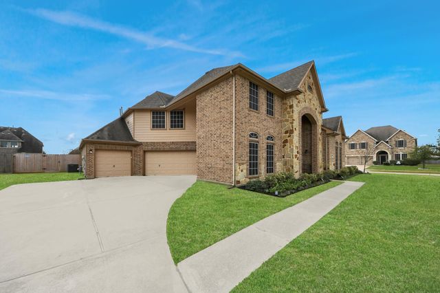 4002 Broadmoor Drive, Mont Belvieu, TX 77523