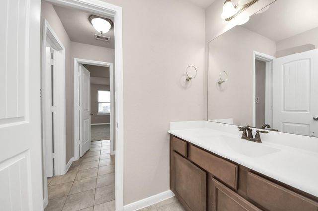 4002 Broadmoor Drive, Mont Belvieu, TX 77523