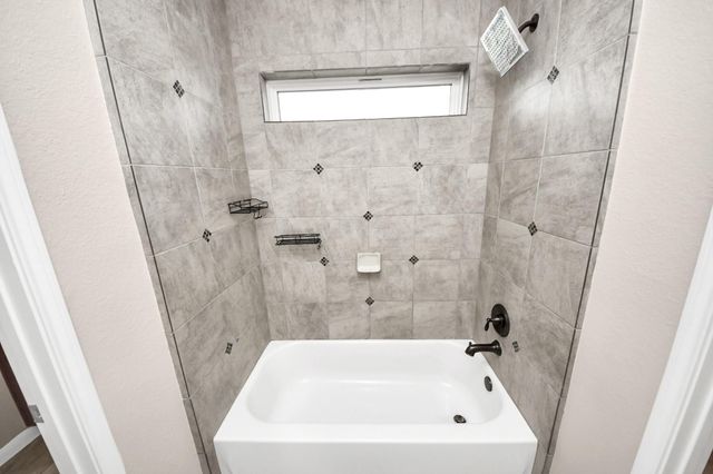 4002 Broadmoor Drive, Mont Belvieu, TX 77523