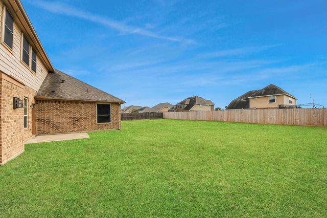 4002 Broadmoor Drive, Mont Belvieu, TX 77523