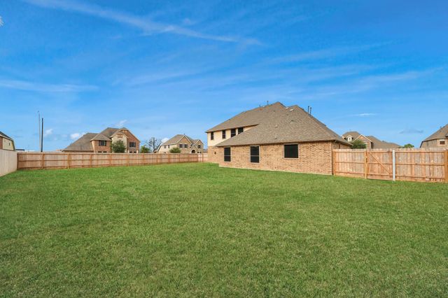 4002 Broadmoor Drive, Mont Belvieu, TX 77523