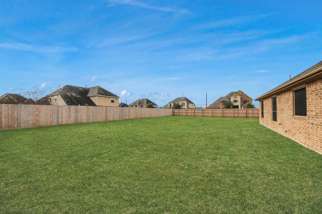 4002 Broadmoor Drive, Mont Belvieu, TX 77523