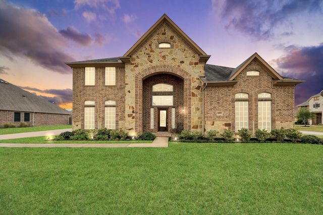 4002 Broadmoor Drive, Mont Belvieu, TX 77523