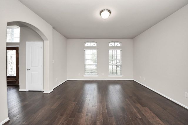 4002 Broadmoor Drive, Mont Belvieu, TX 77523