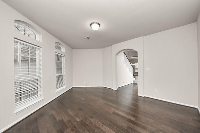 4002 Broadmoor Drive, Mont Belvieu, TX 77523