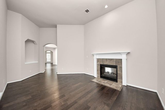 4002 Broadmoor Drive, Mont Belvieu, TX 77523