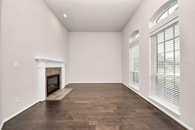 4002 Broadmoor Drive, Mont Belvieu, TX 77523