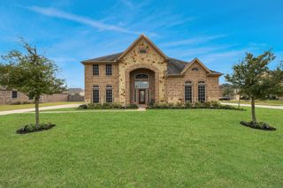 4002 Broadmoor Drive, Mont Belvieu, TX 77523