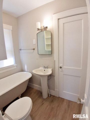 316 E MELBOURNE Avenue, Peoria, IL 61603