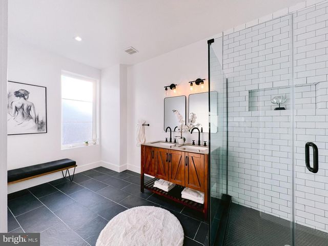 1268 Holbrook Ter NE Unit 1, Washington, DC 20002