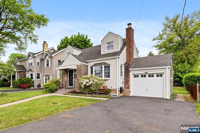 8 Huntting Drive, Dumont, NJ 07628