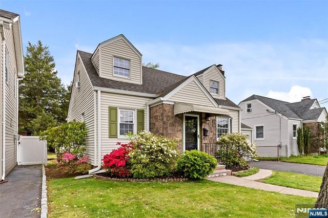 8 Huntting Drive, Dumont, NJ 07628