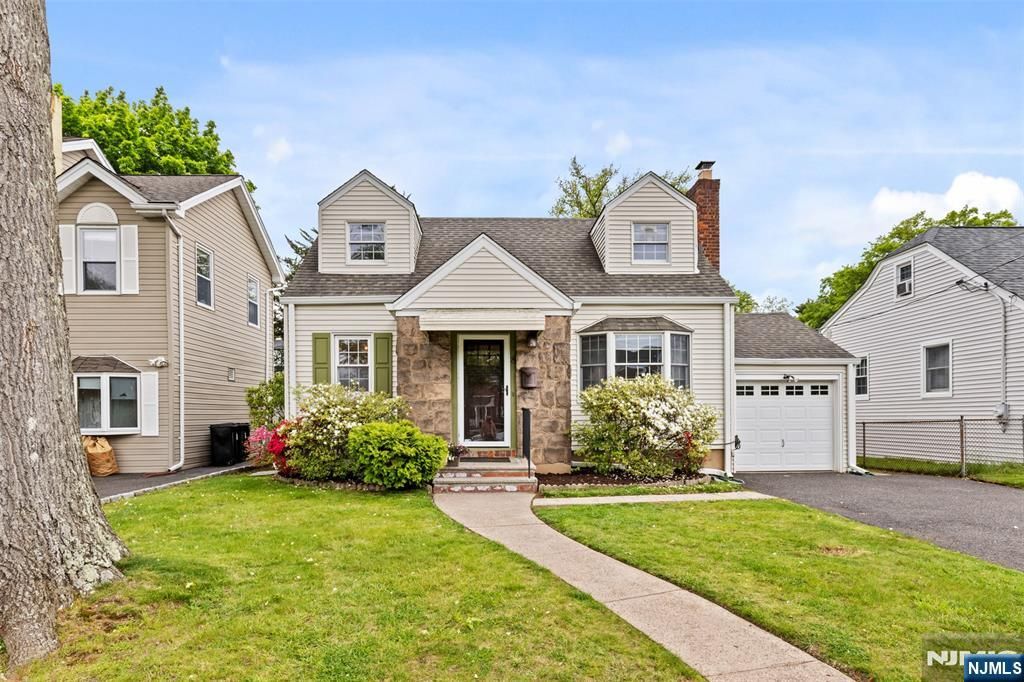 8 Huntting Drive, Dumont, NJ 07628
