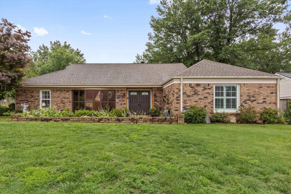 6921 STORNAWAY DR, Memphis, TN 38119